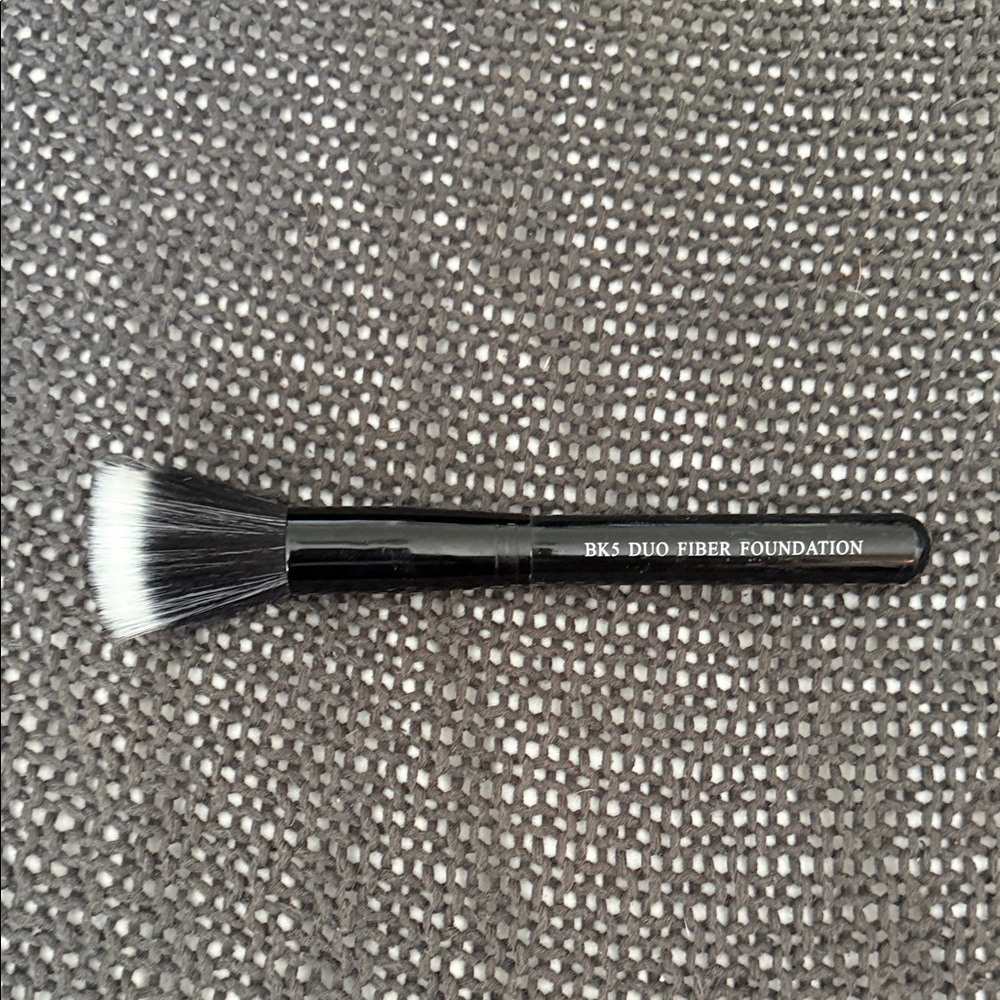 BKS Duo Fiber Foundation Brush - Black and White